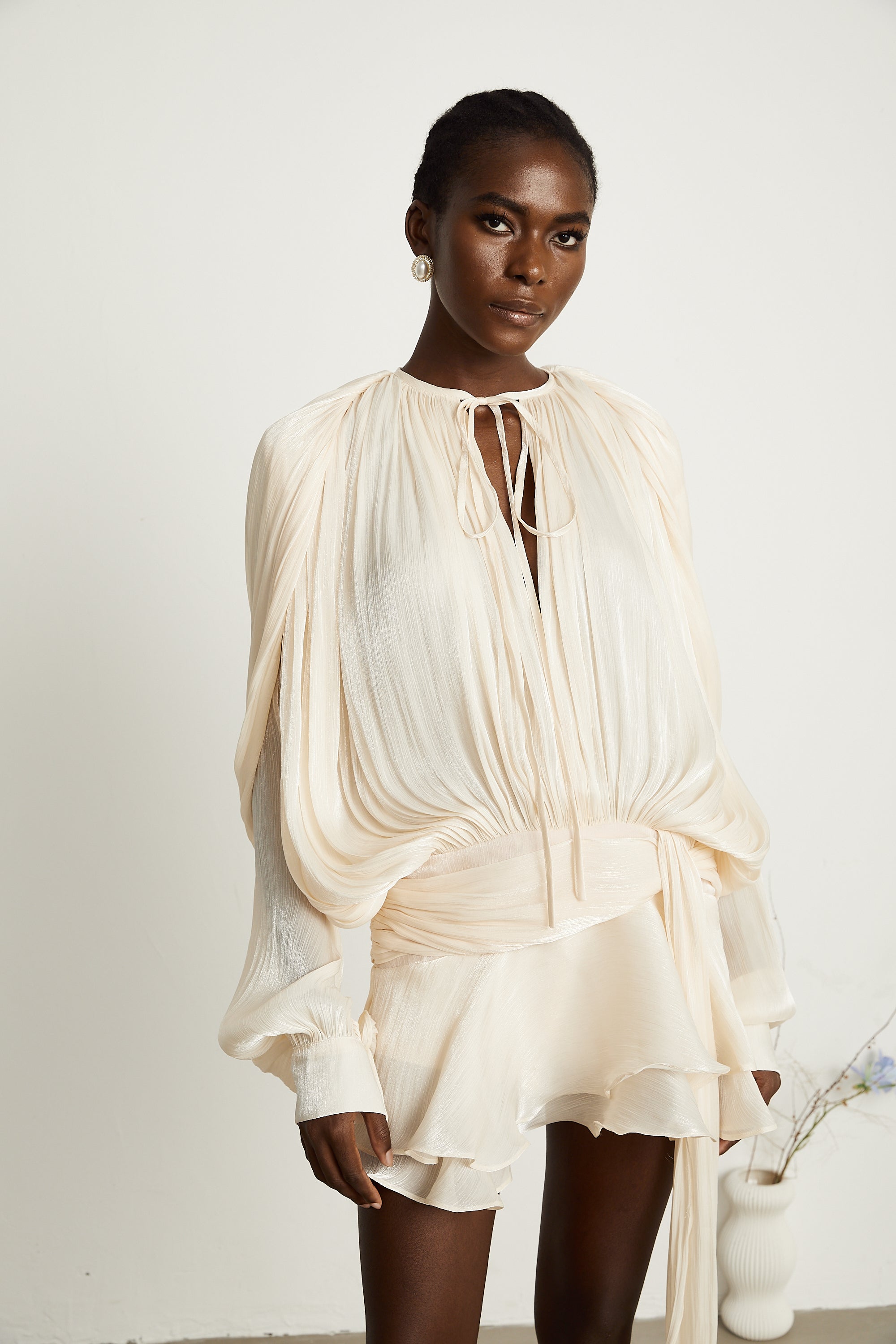 Eugénie Nötr Pilili Fırfırlı Mini Elbise