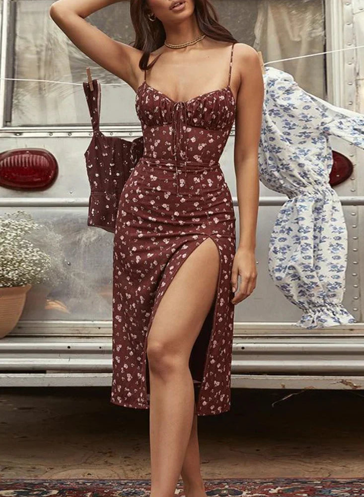 Çiçekli Yırtmaçlı Midi Elbise