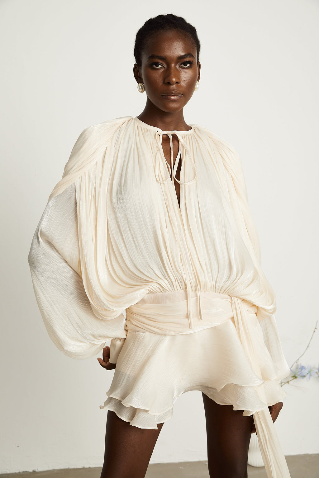 Eugénie Nötr Pilili Fırfırlı Mini Elbise