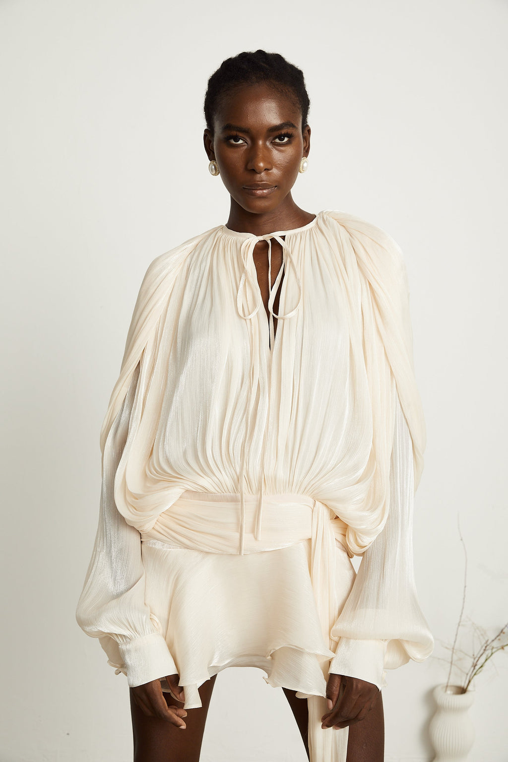 Eugénie Nötr Pilili Fırfırlı Mini Elbise