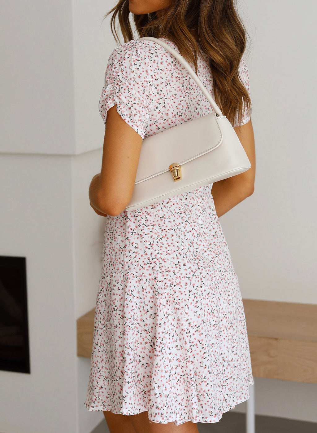 Çiçekli V Yaka Mini Elbise
