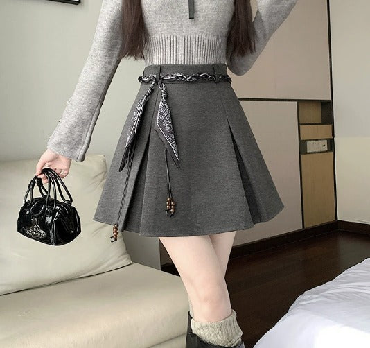 Zarif Pileli Kemerli Mini Etek